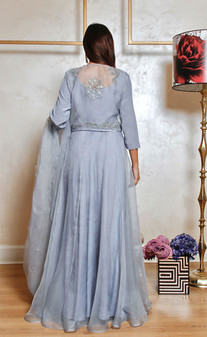 Perfectly crafted in kalidaar unique pattern but keeping a modern simplistic appeal.