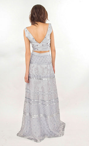 This is our soft mauve fully embellished organza lehenga skirt set. This two-piece set comprises of a simple v-neckline top, intricately hand-embroidered with silk-threads and sequins. This is further paired with a flared skirt which too is beautifully embroidered with silk-threads and sequins. It is ideal for a beach wedding, engagement or a minimal bride. It also has a custom-made dupatta available to further enhance the whole look.