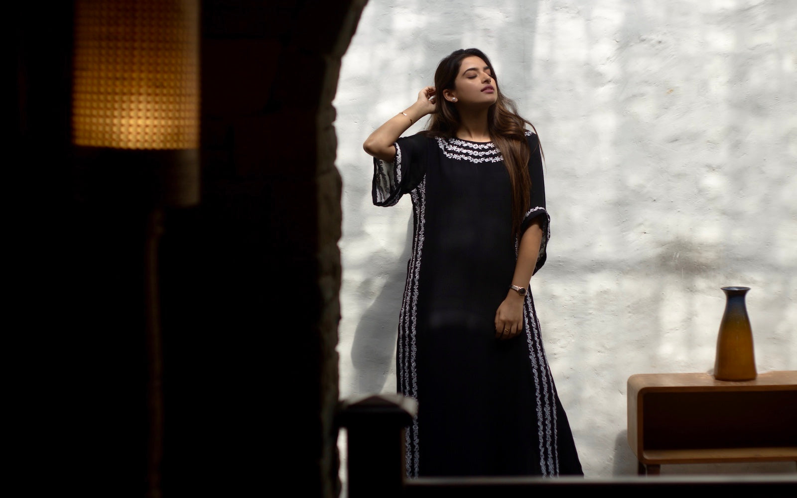 Make an unforgettable entrance in our latest event looks such as this classic black kaftan featuring a thread embroidery along the neckline and the slits till the floor. Carefully cut out to give you the perfect flare and movement for any season event. 