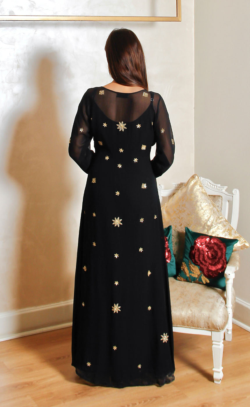 The intricate motifs are hand crafted by skilled artists using aari needle technique that has been preserved and carried on since ancient times in India, the embellishment is sown with sequins and beads, with intertwining pressed dabka work