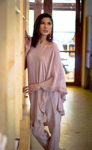 This is our naturally beautiful and effortlessly elegant hazelnut side cape trouser-set. Crafted asymmetrically in georgette this one shoulder cape is intricately embroidered with bead-work embroidery and sequins along flowy flared border of the cape which is further paired with cupro straight trousers with metal buttons finishing on the bottom cuff sides.
