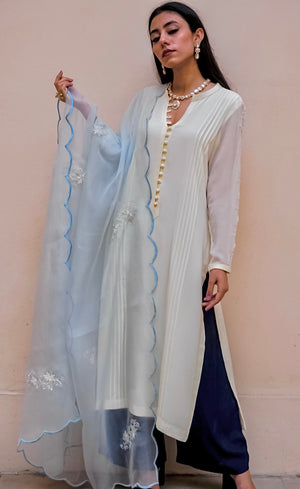 Stitched in cupro georgette, the pleated pin-tucked parallel panels run vertically along the front of the Kurta and also horizontally on the top back terrace.
